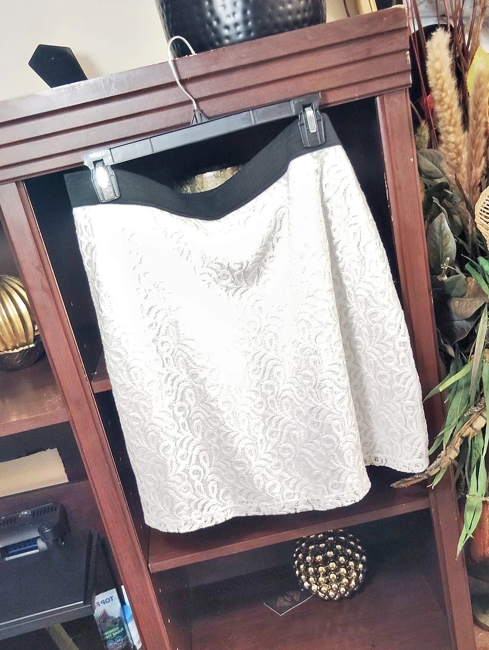 New York & Company Lace Mini Skirt in White & Black Size XL NWT